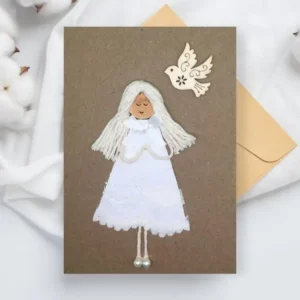 Personalised Handmade First Holy Communion Card for Girls Personalised Handmade First Holy Communion Card for Girls made of white cotton, white fabric, wood and cork.